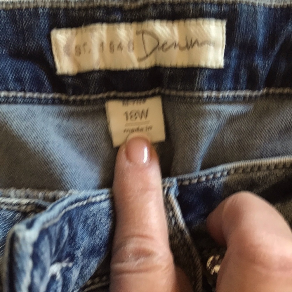 Sparkle Buns jeans!! Boot cut. Light wash. Embellished. Size 18W. Gently worn.